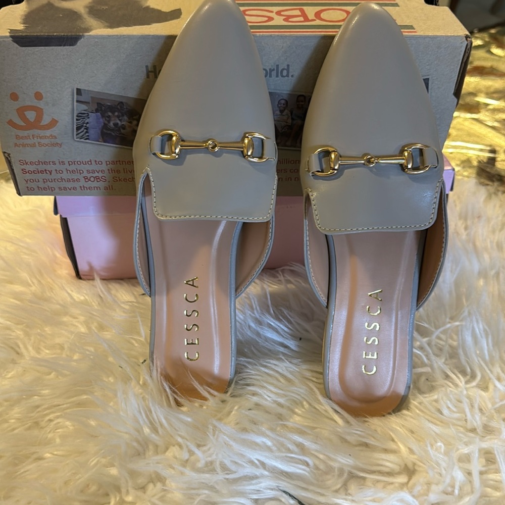 TRIANGLES TOE MULE SIZE 6 NEW NEVER WORN